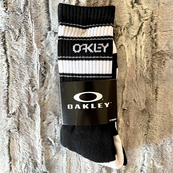 2-PACK Oakley black & white crew socks - Picture 2 of 9